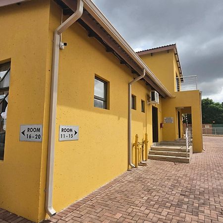 Divine Guest Lodge Rustenburg Buitenkant foto