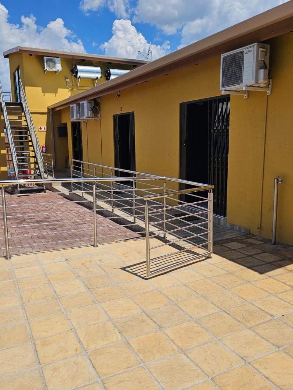 Divine Guest Lodge Rustenburg Buitenkant foto