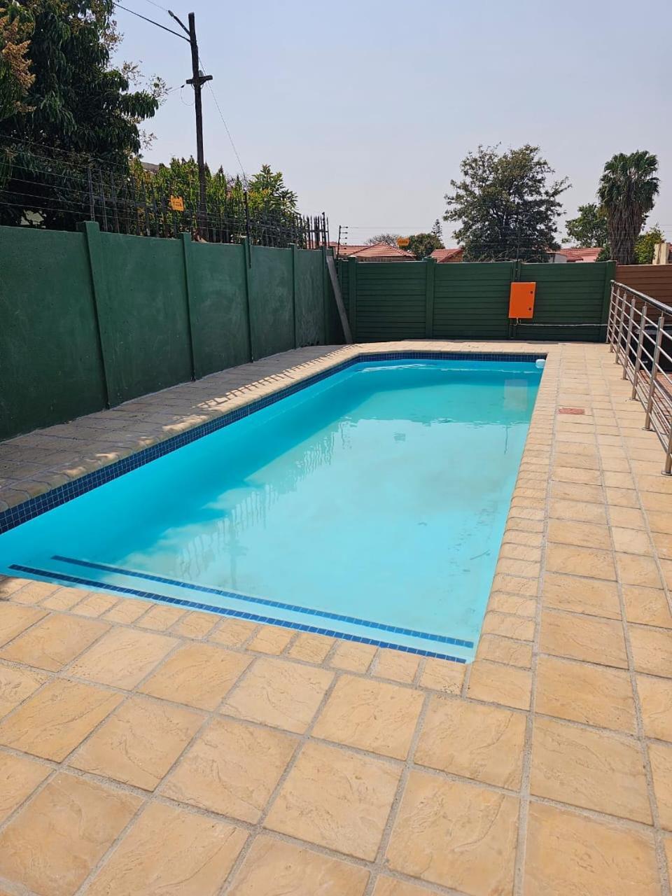 Divine Guest Lodge Rustenburg Buitenkant foto