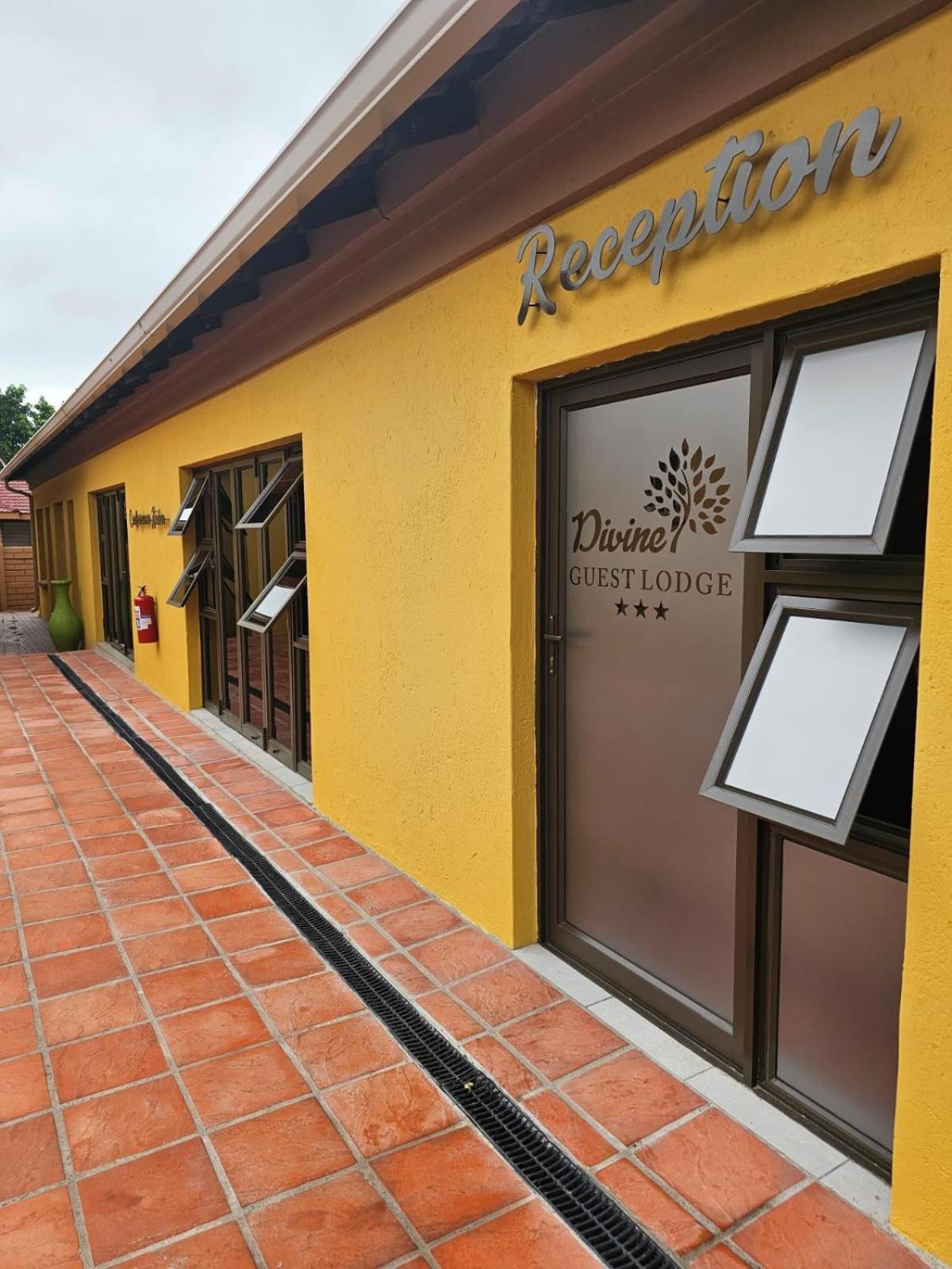Divine Guest Lodge Rustenburg Buitenkant foto