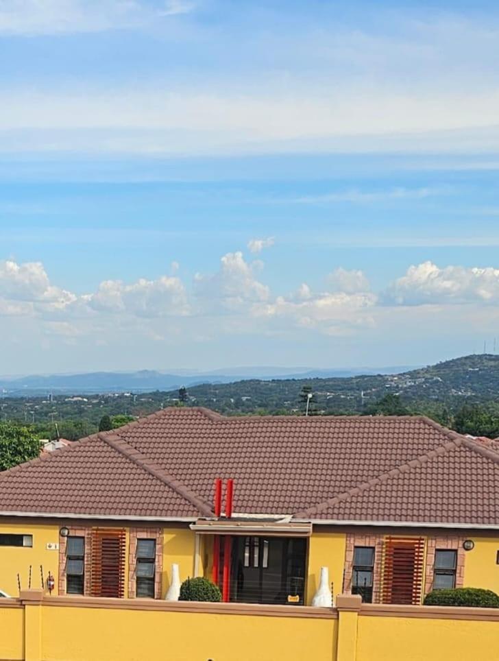Divine Guest Lodge Rustenburg Buitenkant foto