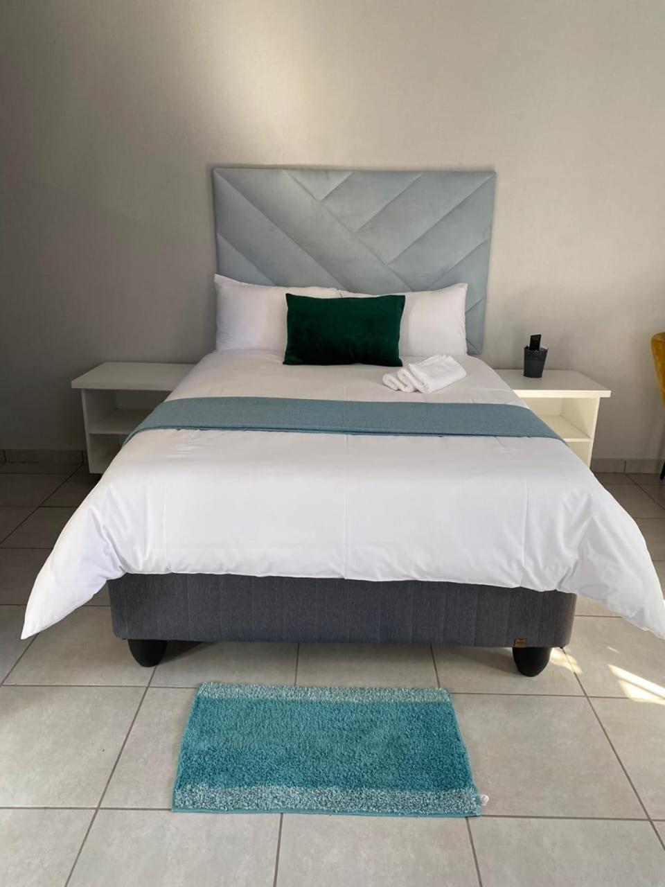 Divine Guest Lodge Rustenburg Buitenkant foto