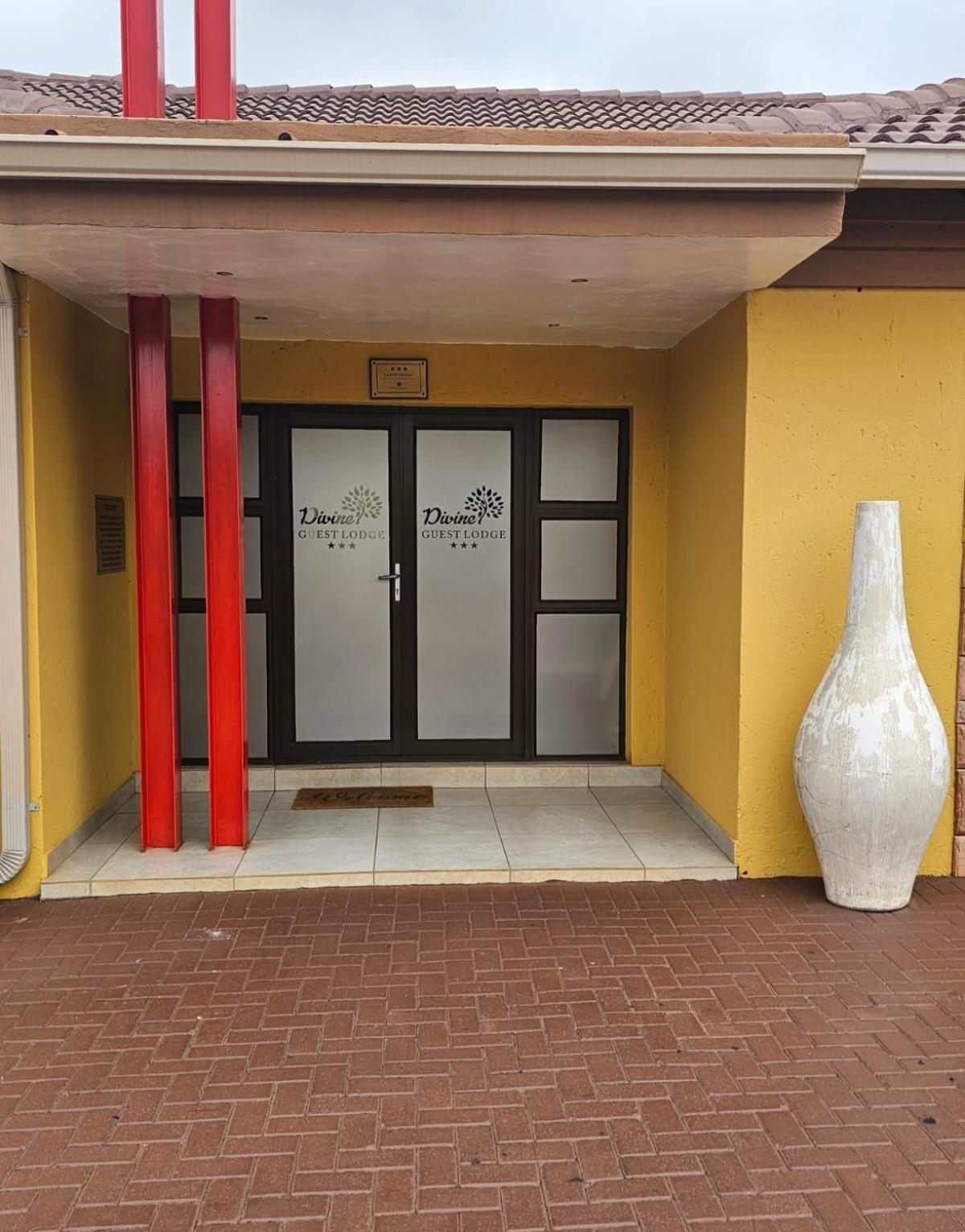 Divine Guest Lodge Rustenburg Buitenkant foto