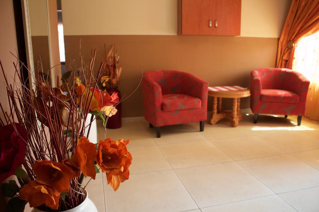 Divine Guest Lodge Rustenburg Buitenkant foto