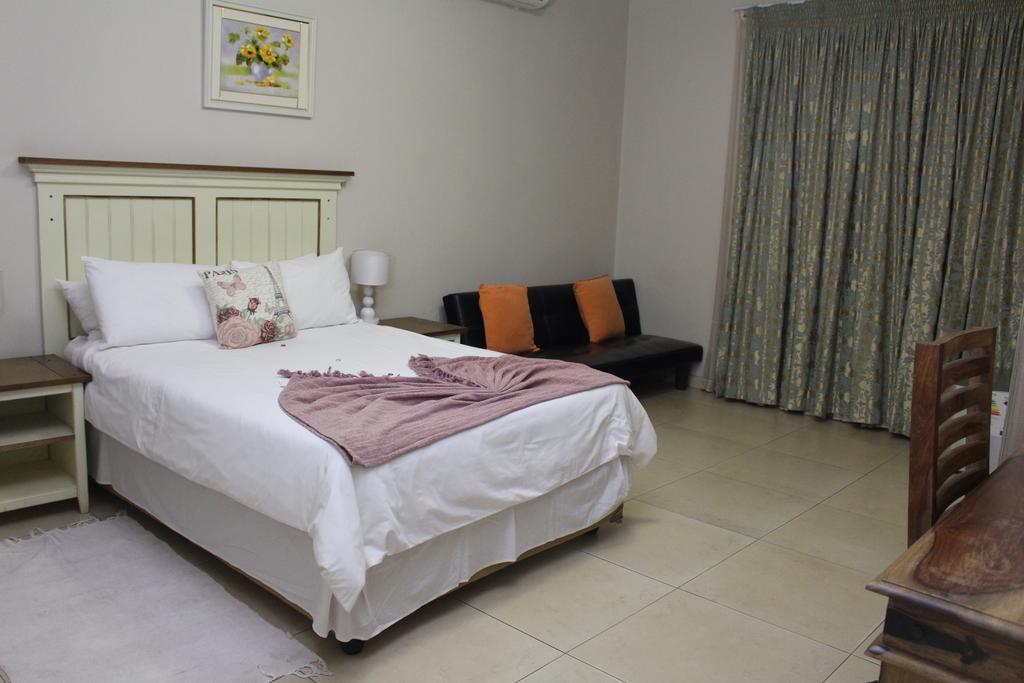 Divine Guest Lodge Rustenburg Kamer foto