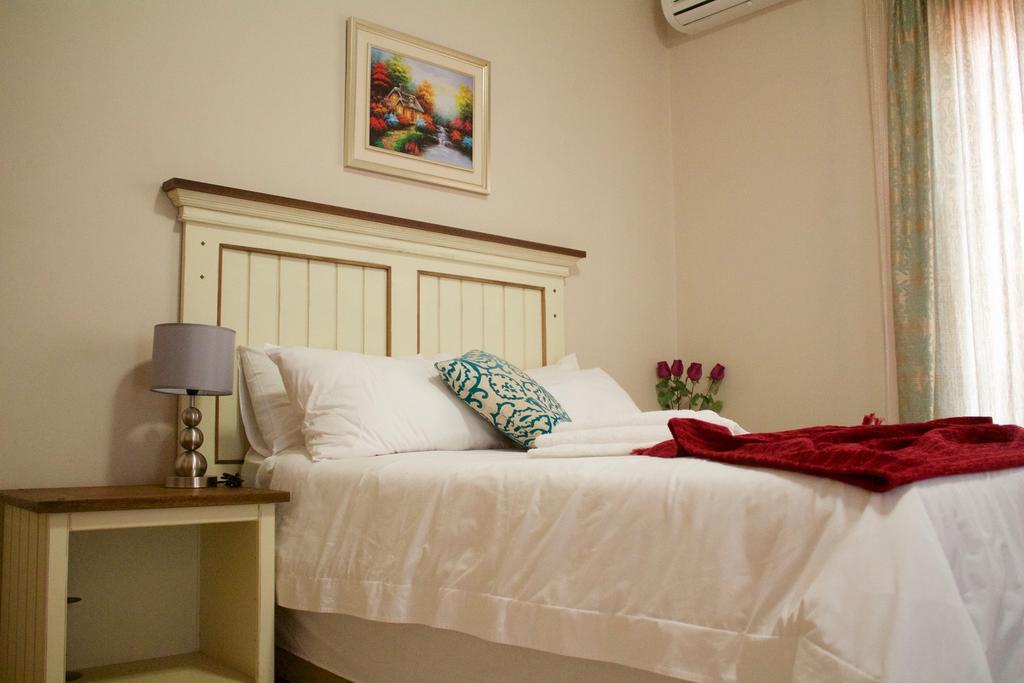 Divine Guest Lodge Rustenburg Buitenkant foto