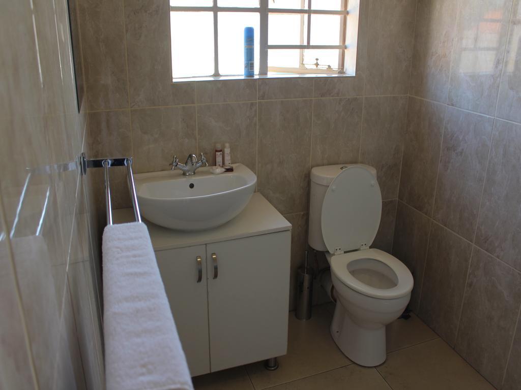 Divine Guest Lodge Rustenburg Buitenkant foto