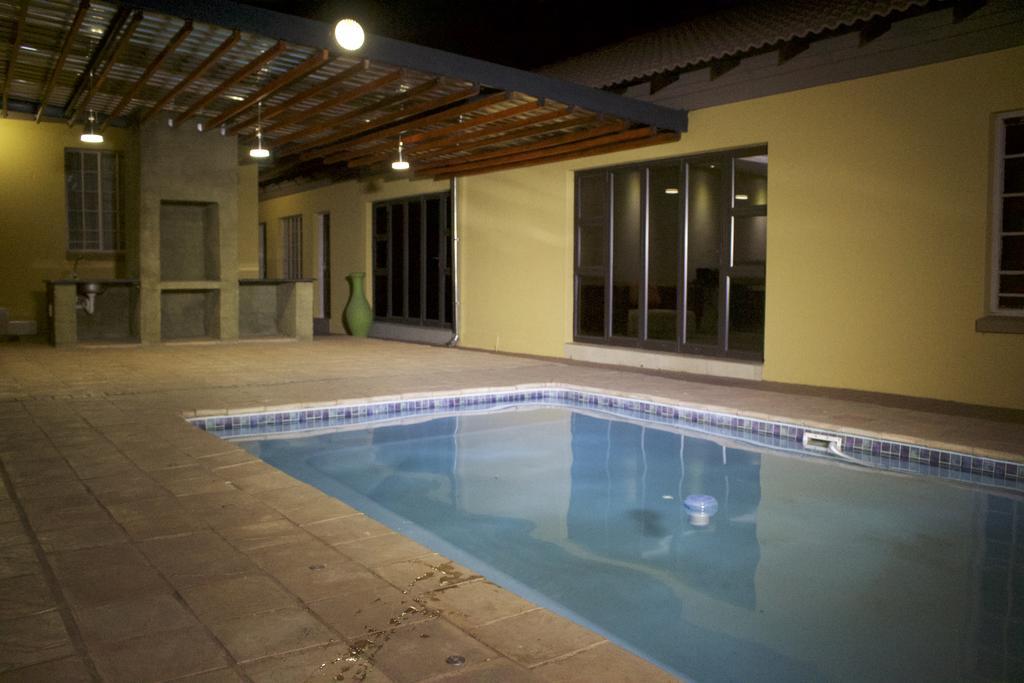 Divine Guest Lodge Rustenburg Buitenkant foto