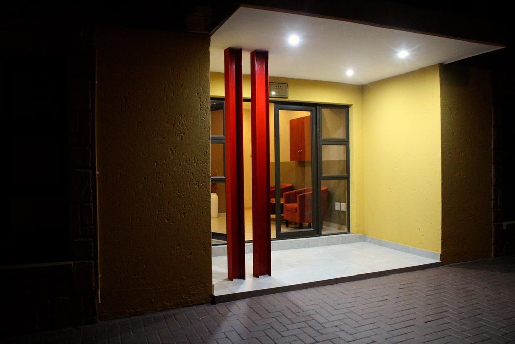 Divine Guest Lodge Rustenburg Buitenkant foto