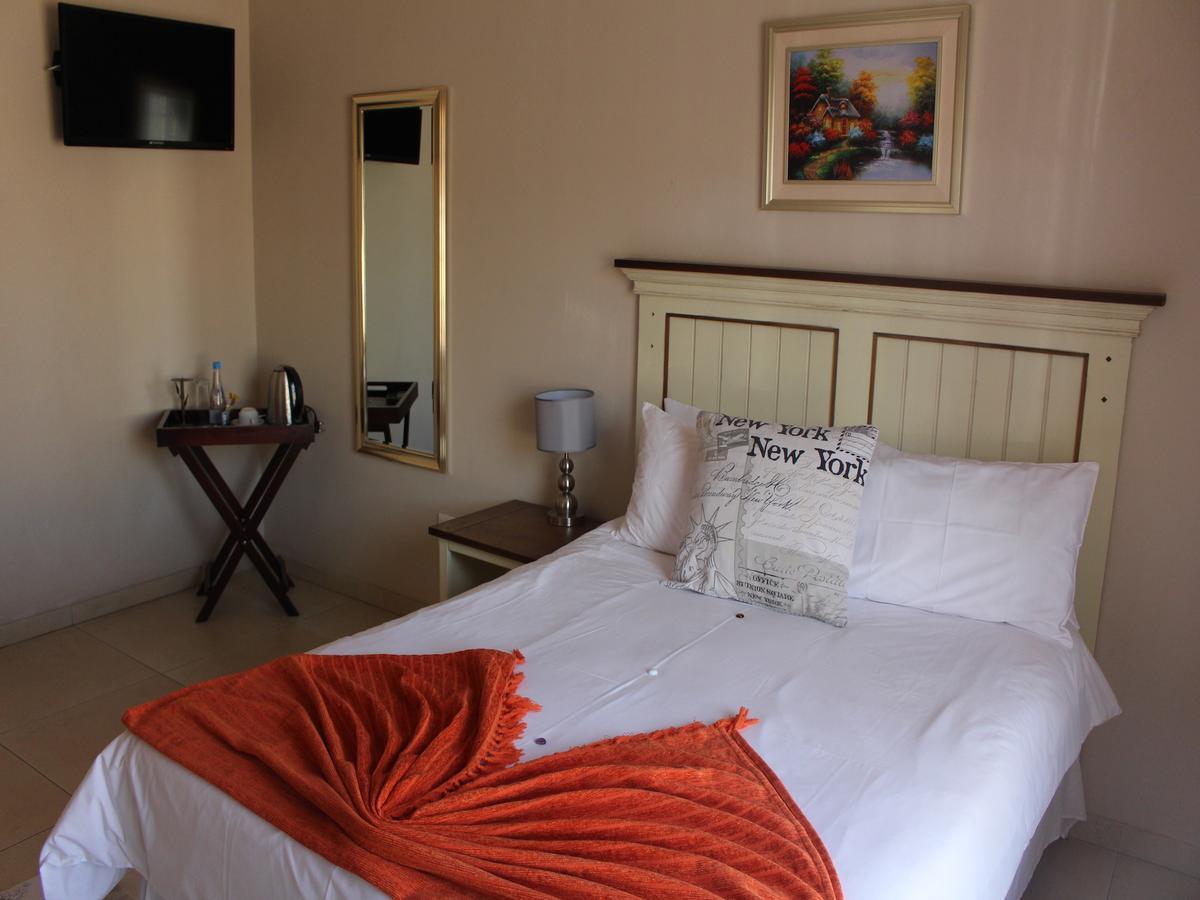 Divine Guest Lodge Rustenburg Buitenkant foto